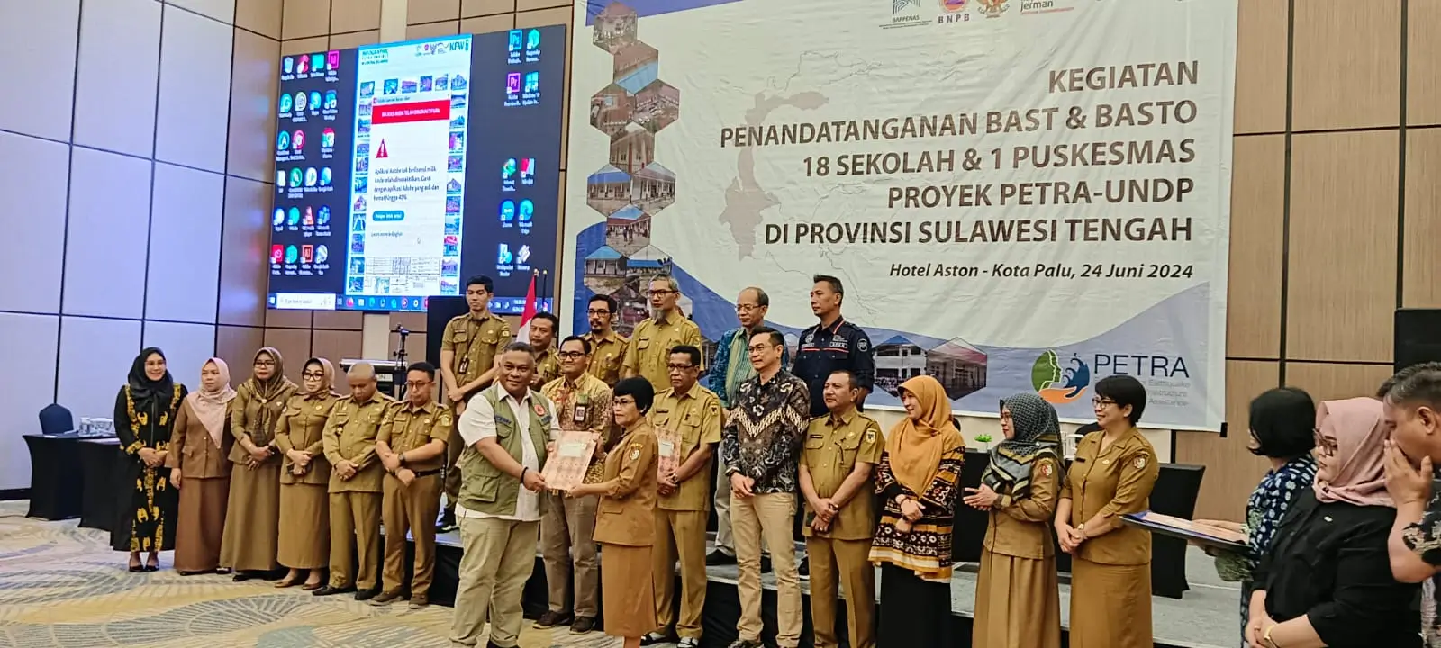 Serah Terima Bantuan Rekonstruksi PETRA Pascabencana Gempa Sulteng